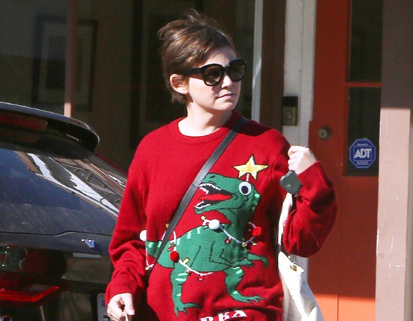 Ginnifer Goodwin from Les stars en pulls de Noël moches